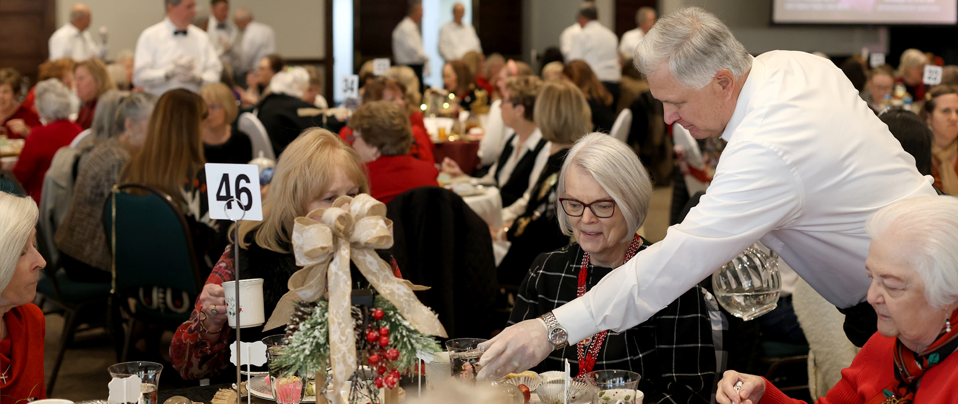 Christmas Tea Servers
Saturday, December 6
Register now!
